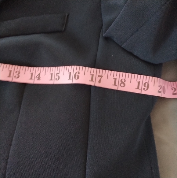 L.L. Bean Navy Single Breasted Classic Traveler Blazer 12P - Picture 3 of 11